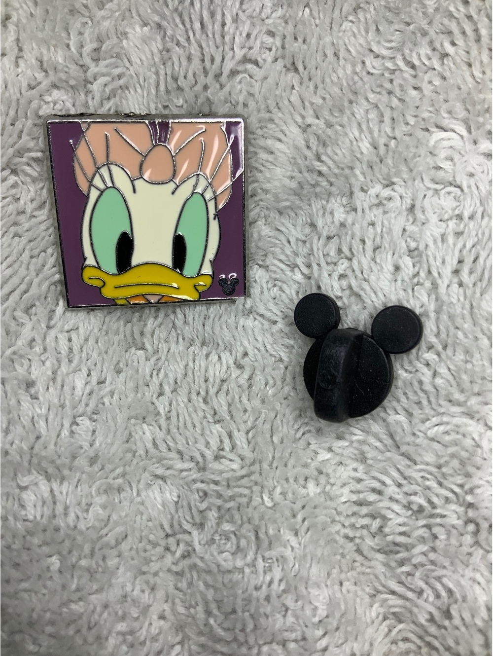 Daisy Duck Character Face Hidden Mickey Disney Pin